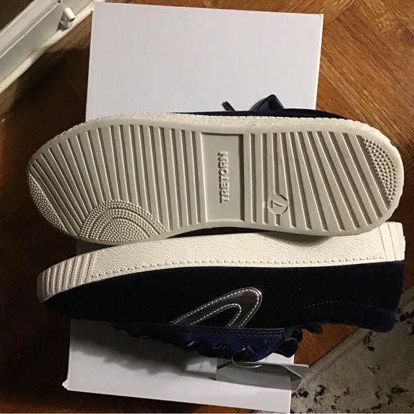 NIB TRETORN Nylite Navy Velvet Upper Sneakers 7M navy and silver ribbon lace up - Picture 10 of 11